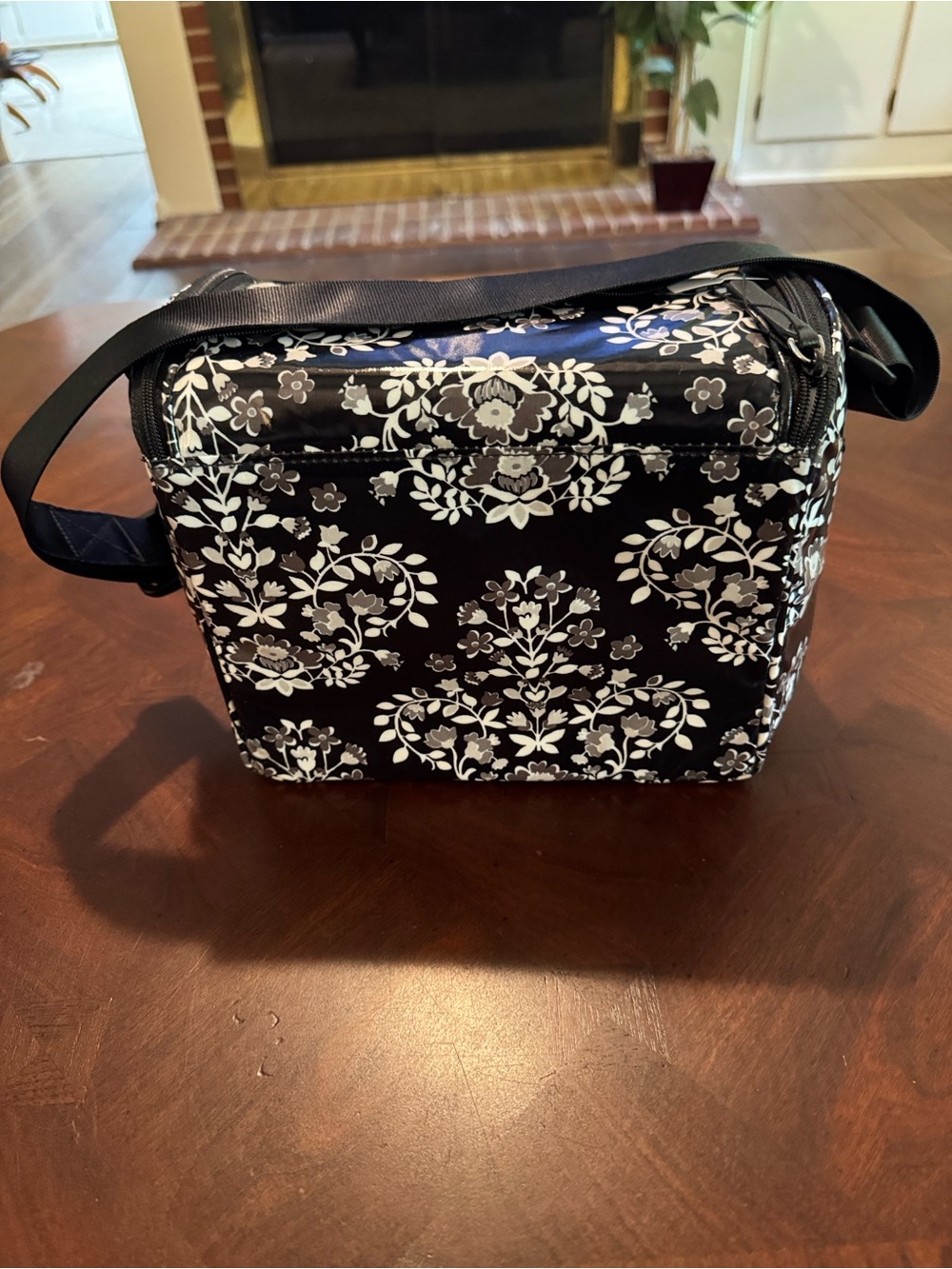 Vera Bradley Stay Cooler Lunch Bag Crossbody -NWT - Picture 4 of 7